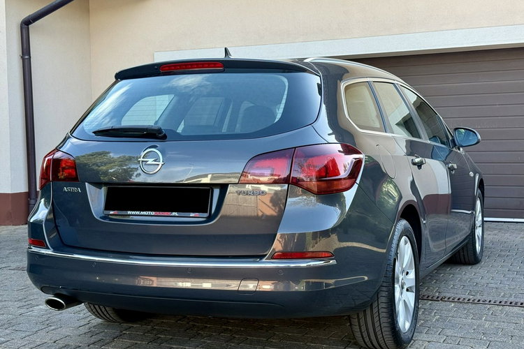 Opel Astra 1.6 Turbo 170 KM Xenon zdjęcie 16