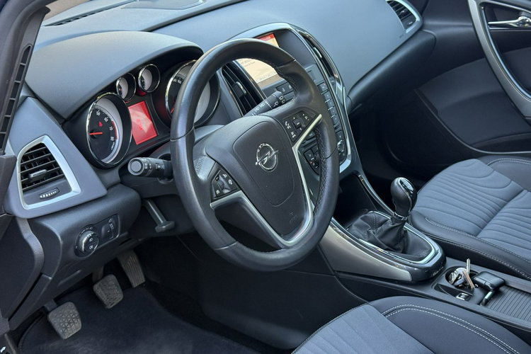 Opel Astra 1.6 Turbo 170 KM Xenon zdjęcie 17