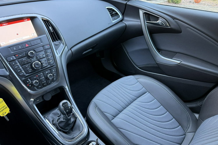 Opel Astra 1.6 Turbo 170 KM Xenon zdjęcie 19