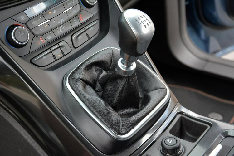 Ford Kuga ST-Line Skóry 4X4 Radar Xenon Ledy Kamera ParkAssist Keyless Alu18 ASO zdjęcie 34