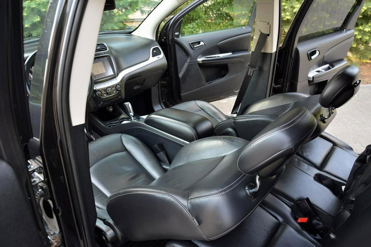 Fiat Freemont 2.0d(170KM) Alpine AWD 7-Foteli Navi Kamera Keyless Go Skóry Alu19" zdjęcie 23