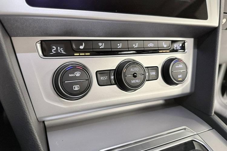 Volkswagen Passat 1.8 TSi 180KM "HIGHLINE"Automat DSG Full LED Apple Car Alu 17 Limuzyna zdjęcie 31