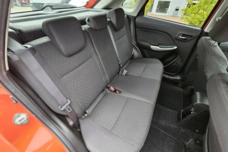 Suzuki Baleno Radar, komendy głosowe, grzane fotele, kontrola pasa ruchu, led zdjęcie 15
