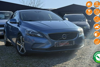 Volvo V40 2.0 d3 150KM /204KM ledy bi xenon wstyd park pół skóry panorama 1.r.gw