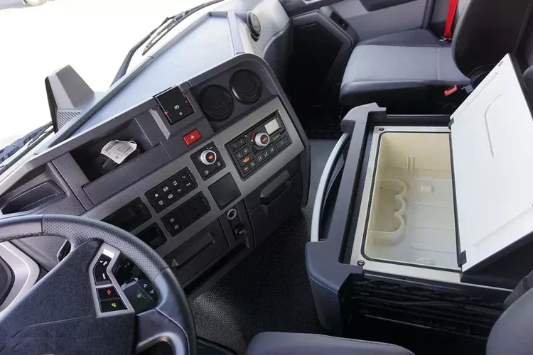 Renault T 460 / ACC / EURO 6 / SLEEPER CAB / RETARDER zdjęcie 9