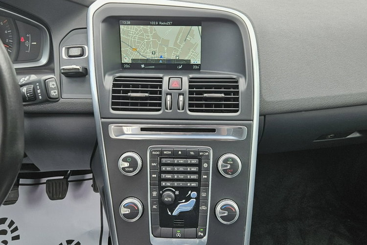 Volvo XC 60 100% Fabryczny Lakier Dealer Serwis Pełna Historia Nowe Sprzęgło zdjęcie 12