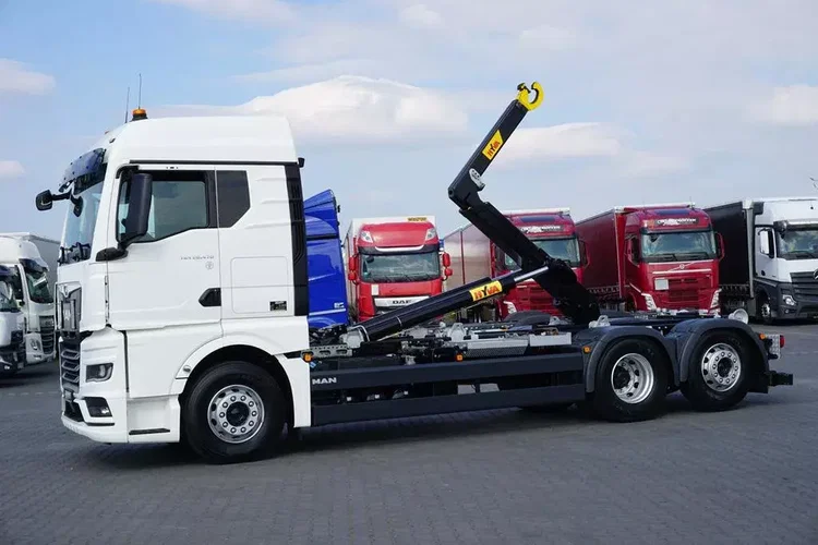 MAN TGX / 26.470 / E 6 / GM / HAKOWIEC HYVA / OŚ SKRĘTNA / RETARDER zdjęcie 3