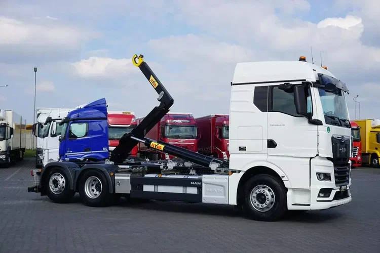MAN TGX / 26.470 / E 6 / GM / HAKOWIEC HYVA / OŚ SKRĘTNA / RETARDER zdjęcie 4
