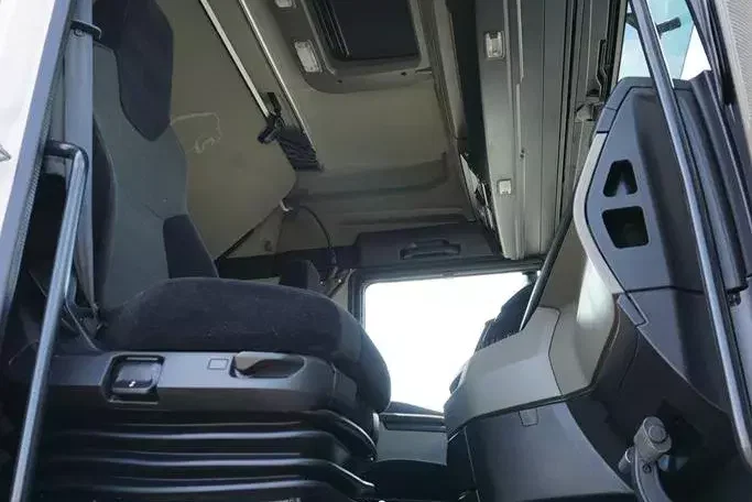 MAN TGX / 26.470 / E 6 / GM / HAKOWIEC HYVA / OŚ SKRĘTNA / RETARDER zdjęcie 8