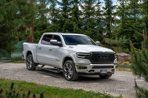RAM 1500 Limited Crew Cab 4x4 / 5.7 V8 HEMI eTorque 395KM / Kanada