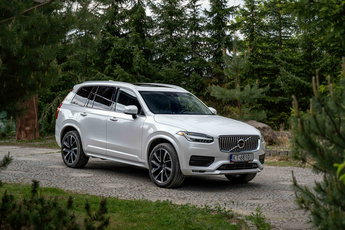 Volvo XC 90 T6 Momentum / 2.0 320KM AWD / 7-osobowy / Kamera / Panorama / Blis FV