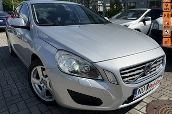 Volvo S60 modek 2011, automat, hak, opony wielosezonowe