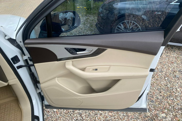 Audi Q7 2.0 tfsi Quattro 7 os. Panorama skóry ledy Navi kamera 1. Rok gwarancj zdjęcie 22