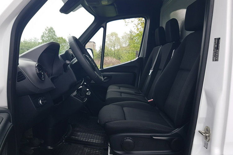 Mercedes Sprinter 8EP KONTENER 4,22x2,15x2,30 KLIMA 314CDI MANUAL 6-BIEGÓW KRAJOWY zdjęcie 25
