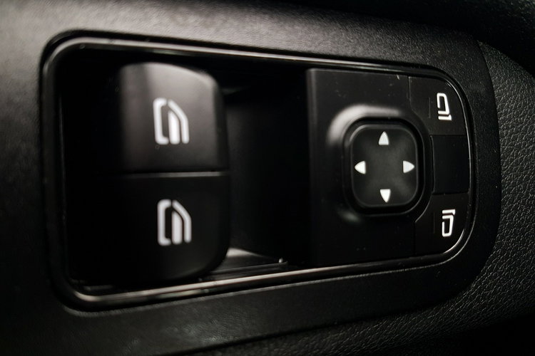 Mercedes Sprinter 8EP KONTENER 4,22x2,15x2,30 KLIMA 314CDI MANUAL 6-BIEGÓW KRAJOWY zdjęcie 9