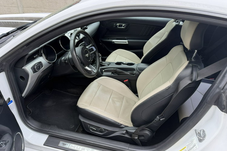 Ford Mustang 5.0 GT 69 tyś km Niski przebieg Jasna skóra zdjęcie 8