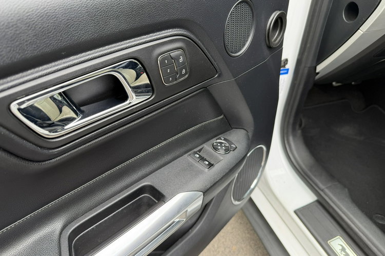 Ford Mustang 5.0 GT 69 tyś km Niski przebieg Jasna skóra zdjęcie 9