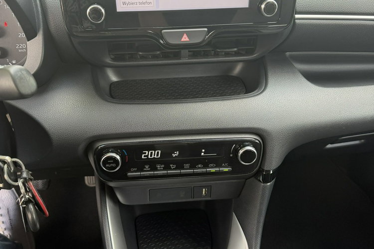 Toyota Yaris 1.5HSD 125KM Bezwypadkowy Oryginalny lakier zdjęcie 16