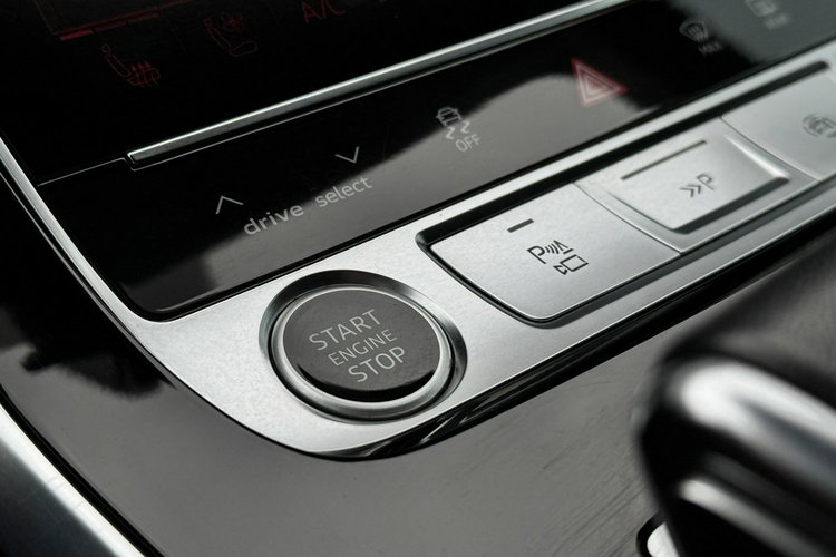 Audi Q8 S Line 2023 HUD B&Olufsen Paorama Wentyle Radar Matrixy 4xAC zdjęcie 22