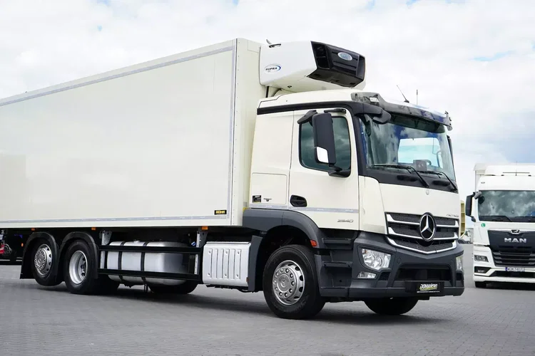 Mercedes ACTROS / 2540 / ACC / E 6 / CHŁODNIA + WINDA / 20 PALET / OŚ SKRĘTNA zdjęcie 27