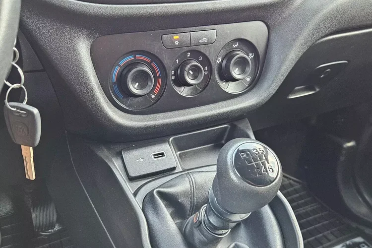 Fiat doblo Long 59999zł NETTO 1.6 mJET/105KM zdjęcie 28