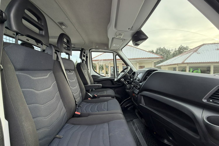 Iveco Daily 50C18 V poj.3.0 35C18 (Kat.B lub C) Brygadówka Doka 7 osób Skrzynia wywrotka zdjęcie 34