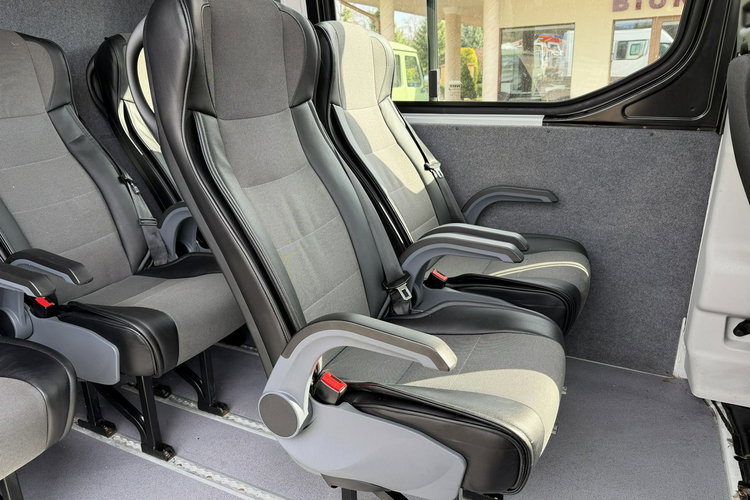 Iveco Daily 35S18 Brygadówka DOKA 7-osób Furgon l3H2 (Sprinter, Crafter, Master) zdjęcie 18