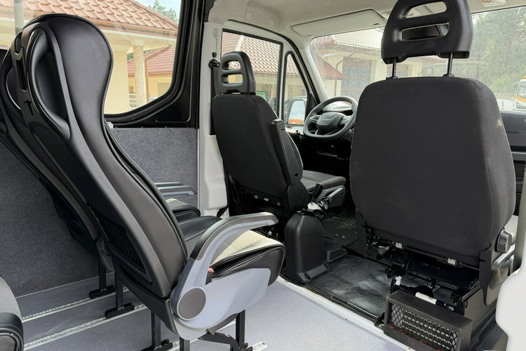 Iveco Daily 35S18 Brygadówka DOKA 7-osób Furgon l3H2 (Sprinter, Crafter, Master) zdjęcie 19