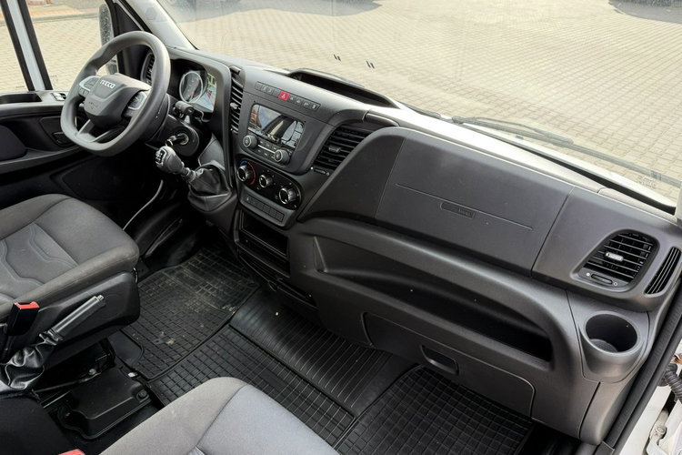 Iveco Daily 35S18 Brygadówka DOKA 7-osób Furgon l3H2 (Sprinter, Crafter, Master) zdjęcie 21