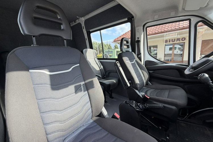 Iveco Daily 35S18 Brygadówka DOKA 7-osób Furgon l3H2 (Sprinter, Crafter, Master) zdjęcie 22