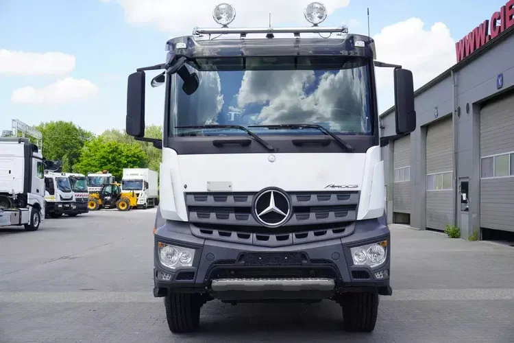 Mercedes Arocs 1827 / 10 tys. km / 4x4 / Nauka jazdy / plandeka 14 EPAL zdjęcie 9