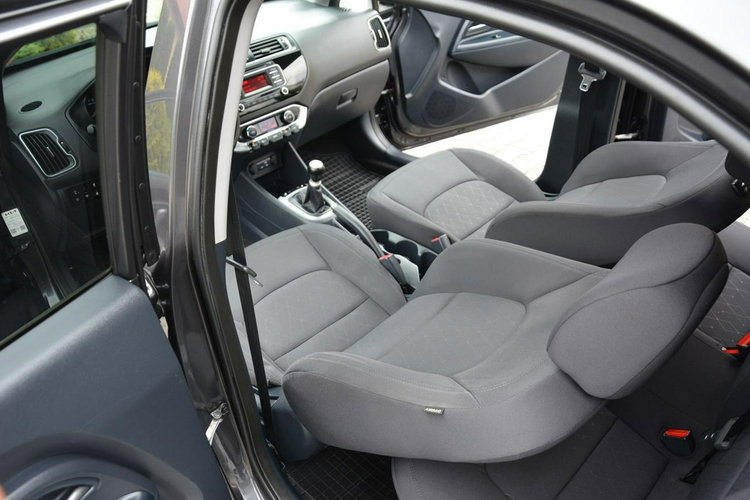 Kia Rio Klimatronic Grzane fotele Grzana kierownica Parktronic z Niemiec zdjęcie 17