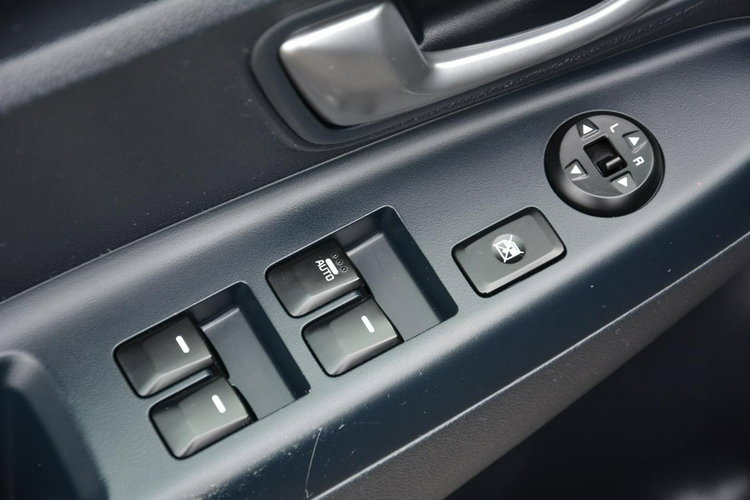 Kia Rio Klimatronic Grzane fotele Grzana kierownica Parktronic z Niemiec zdjęcie 24