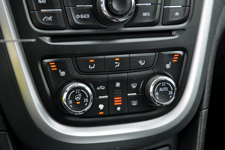 Opel Mokka 1.7CDTi(130KM) Xenon Led Navi Kamera Skóry Automat 2xParktr Alu18"ASO zdjęcie 33