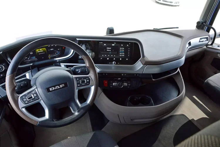 DAF XG+ 530 / ZF INTARDER / BLENDA / KLIMA POST. / MIĘDZYOSIE / FULL LED / ALUFELGI / zdjęcie 25