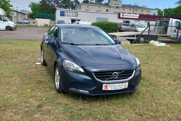 Volvo V40 v40 1.6 120KM ZADBANY SPRAWNY zdjęcie 18