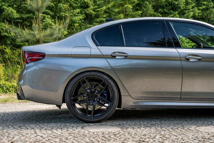BMW M5 F90 / 4.4 V8 600KM / Harman&Kardon / Concaver / Carbon / Salon PL / FV zdjęcie 17
