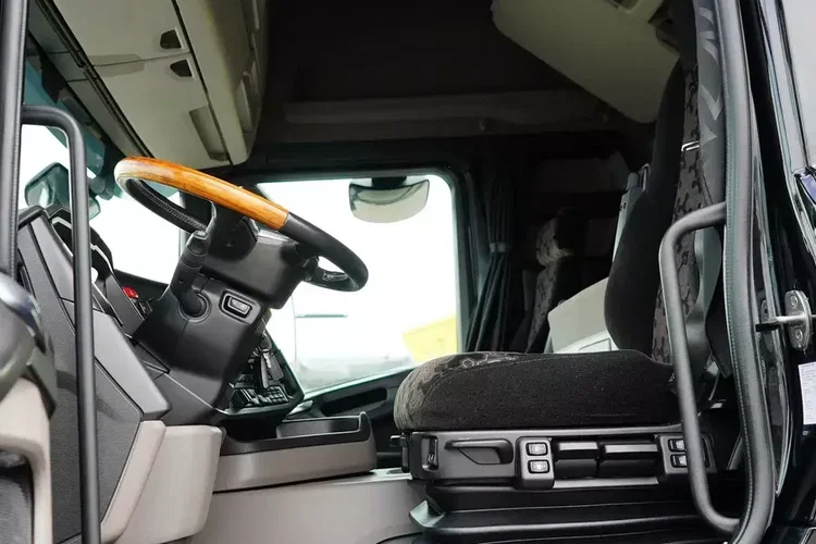 Scania G 320 / E 6 / FIRANKA / 18 PALET / ŁAD. 9040 KG / 120 000 KM zdjęcie 7