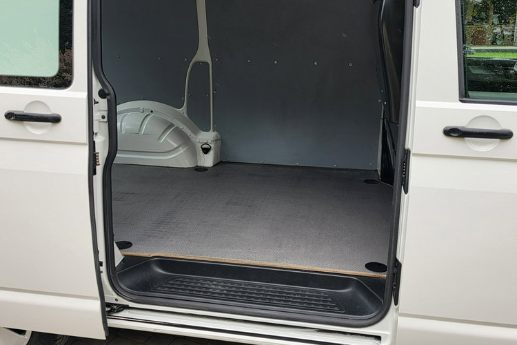 Volkswagen Transporter T6 2.0 TDi Furgon / I-właściciel / / Faktura VAT 23% zdjęcie 14