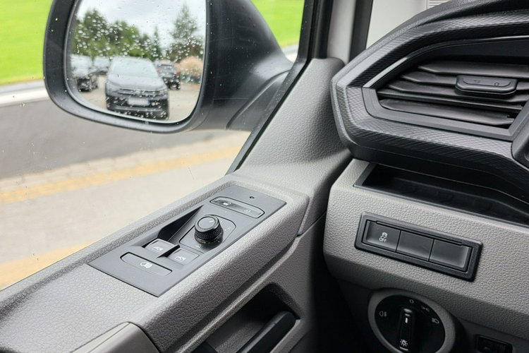 Volkswagen Transporter T6 2.0 TDi Furgon / I-właściciel / / Faktura VAT 23% zdjęcie 19