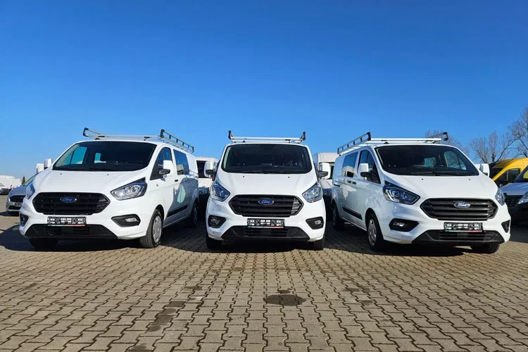 Ford transit-custom L2H1 99999zł NETTO Brygadówka 6 osób 2.0TdCi/131KM zdjęcie 3