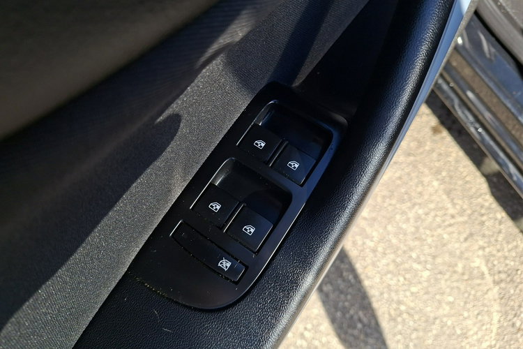 Opel Zafira Klimatronic 2-stref, Nawigacja, 7 osobowy, PDC 2X, Tempomat zdjęcie 15