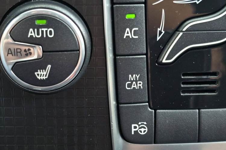 Volvo V40 2.0HDI R-Design.Ledy.Xenony.Automat.Kam.Cof.Navigacja.Alcantara.Skóry. zdjęcie 28