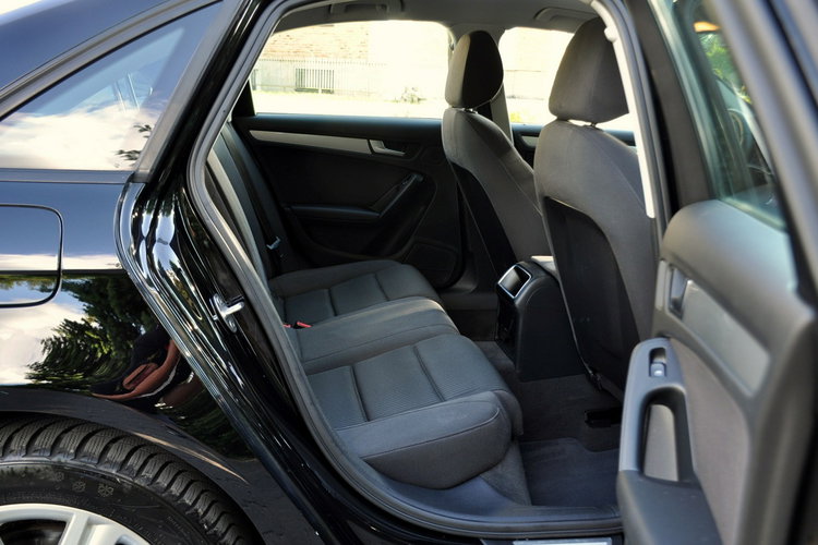 Audi A4 2.0TDI(143KM)*Bi-Xenon*Led*Navi*Welur*Parktronik*I Wł*Alu17"ASO zdjęcie 19