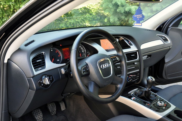 Audi A4 2.0TDI(143KM)*Bi-Xenon*Led*Navi*Welur*Parktronik*I Wł*Alu17"ASO zdjęcie 22