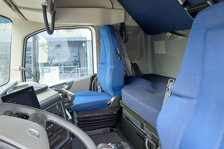 VOLVO FH zdjęcie 8