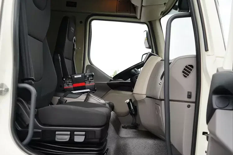 DAF / LF / 260 / ACC / E 6 / SKRZYNIOWY + HDS / PALFINGER PK 9002 / WYSIĘG 12 M / PILOT zdjęcie 8