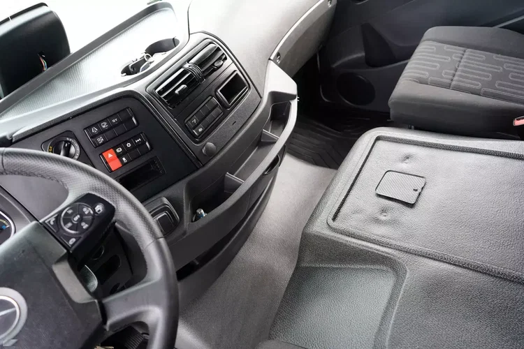 Mercedes ATEGO / 1221 / ACC / EURO 6 / KONTENER + WINDA / 17 PALET zdjęcie 9