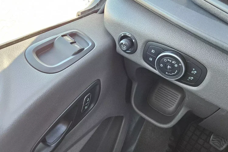 Ford transit L3H2 84999zł NETTO Brygadówka 6 osób 2.0TdCi/170KM zdjęcie 18