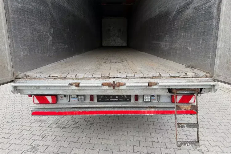 KNAPEN K100, Ruchoma podłoga 92m3, Podłoga 10 mm zdjęcie 15